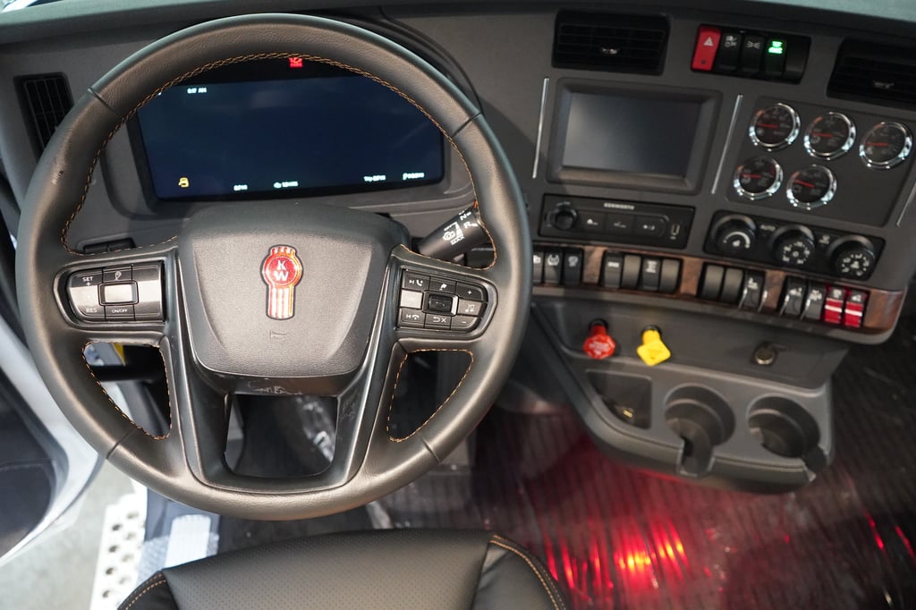 2027 Kenworth W990 in Chattanooga, TN — photo 3