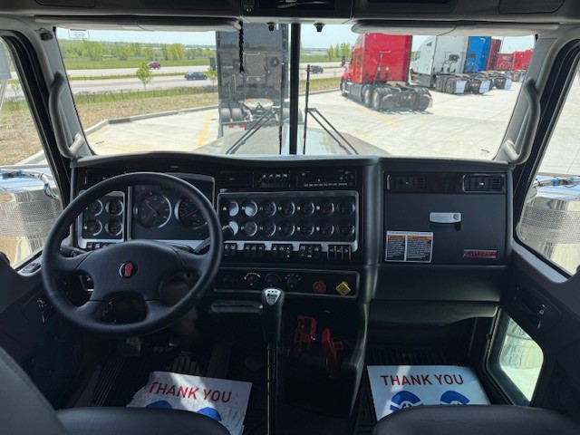 2027 Kenworth W900 in Ankeny, IA — photo 3