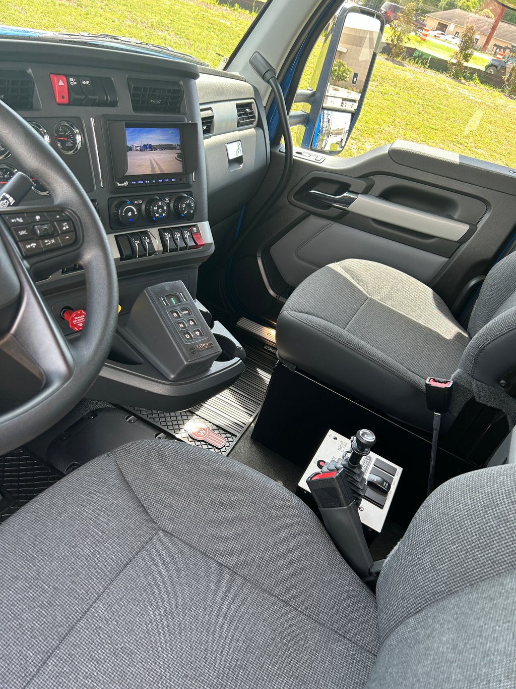 2027 Kenworth T880 in Fort Mill, SC — photo 3