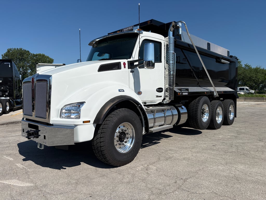 2027 Kenworth T880 in Kansas City, MO — photo 2