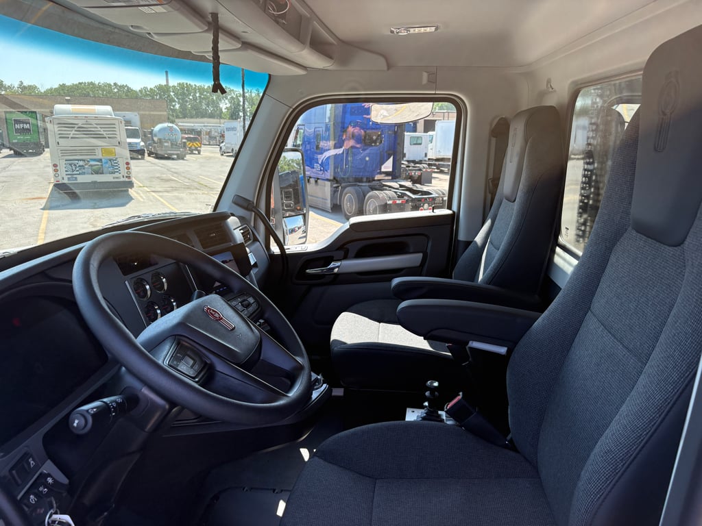 2027 Kenworth T880 in Kansas City, MO — photo 3