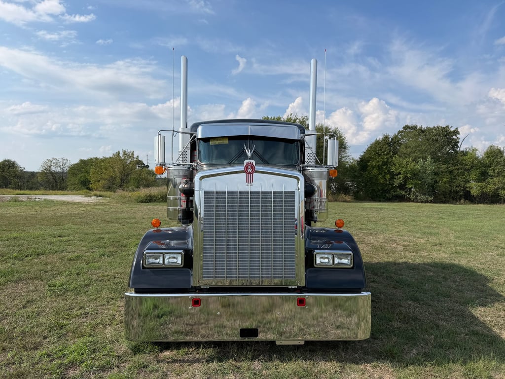 2027 Kenworth W900 in Joplin, MO — photo 7