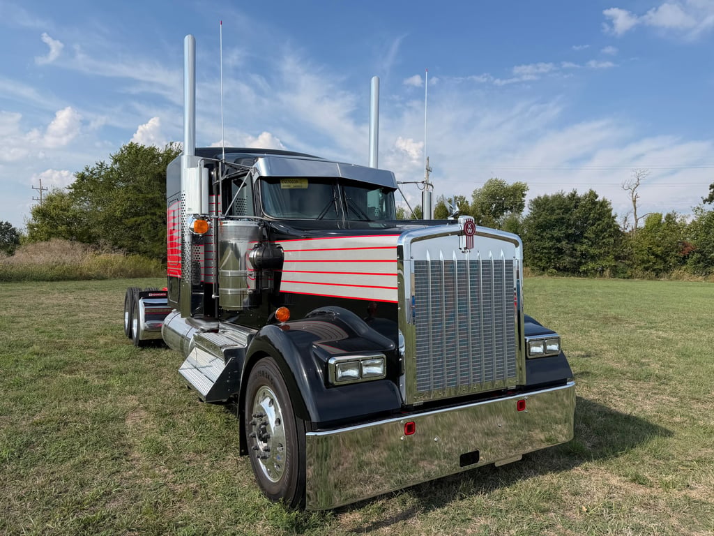 2027 Kenworth W900 in Joplin, MO — photo 8
