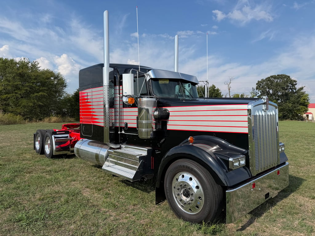 2027 Kenworth W900 in Joplin, MO