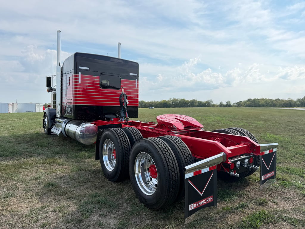 2027 Kenworth W900 in Joplin, MO — photo 4