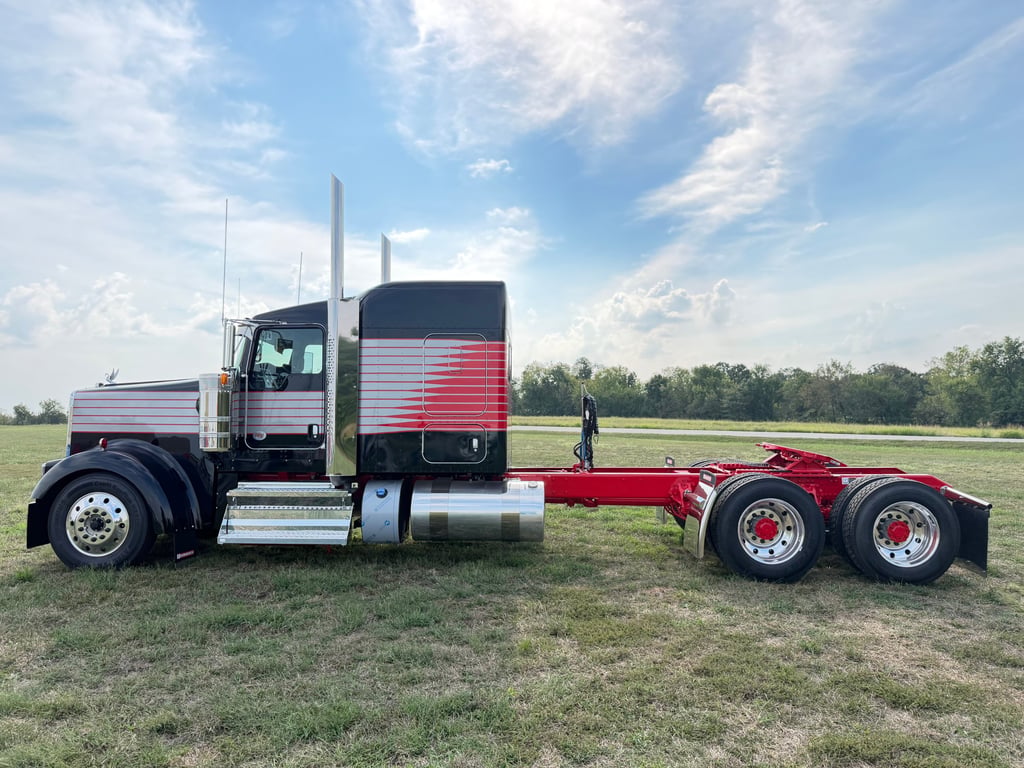 2027 Kenworth W900 in Joplin, MO — photo 5