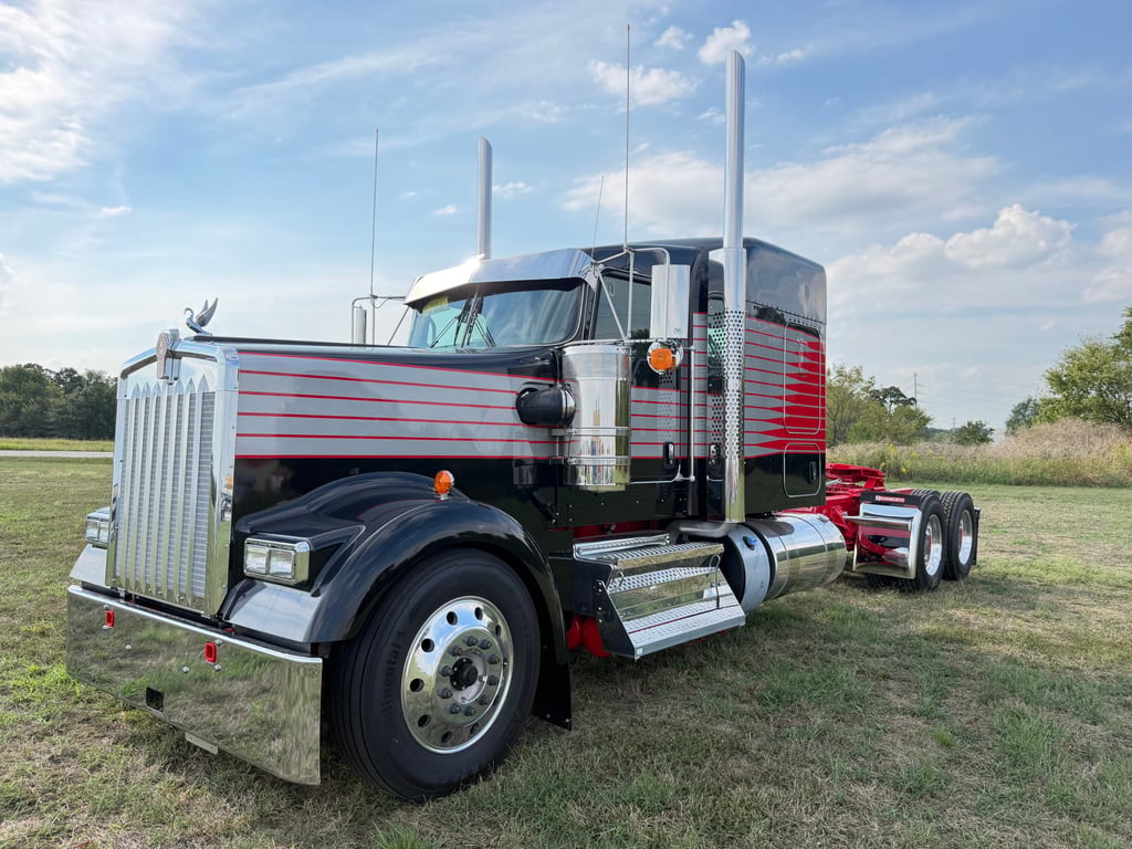 2027 Kenworth W900 in Joplin, MO — photo 6