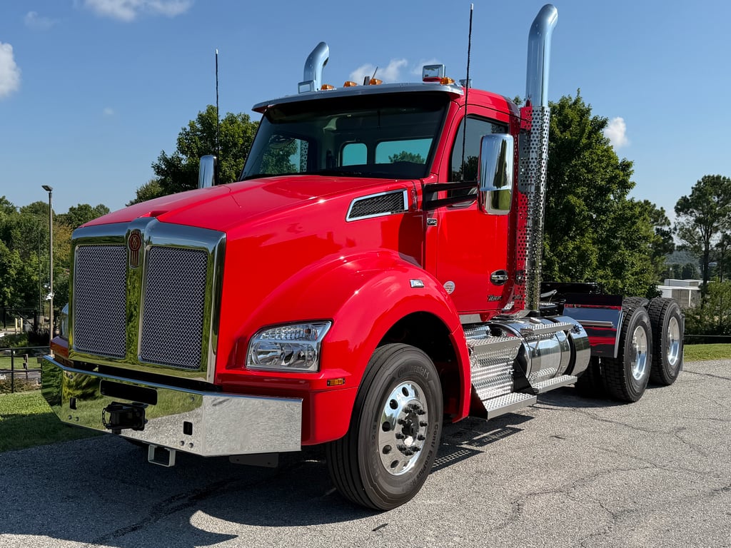 2027 Kenworth T880 in Springfield, MO — photo 2