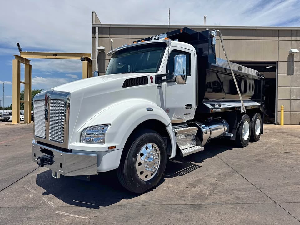 2027 Kenworth T880 in Dallas, TX — photo 2