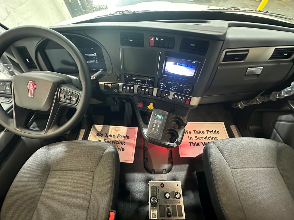 2027 Kenworth T880 in Dallas, TX — photo 3
