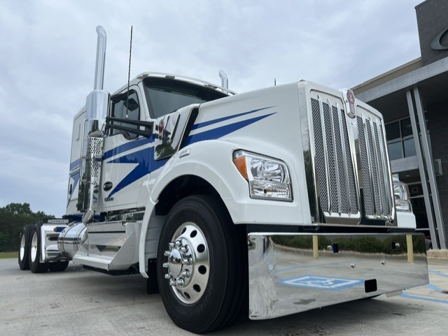 2027 Kenworth W990 in South Atlanta, GA — photo 2
