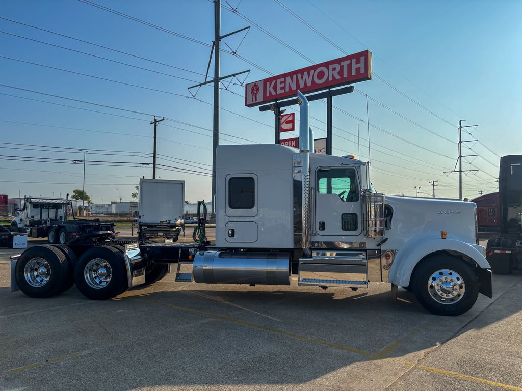 2027 Kenworth W900 in Dallas, TX — photo 8