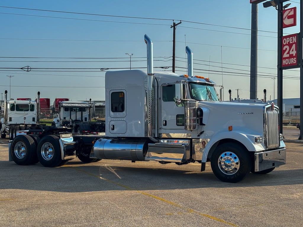 2027 Kenworth W900 in Dallas, TX — photo 2