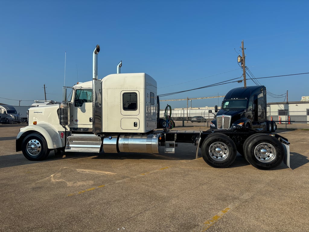 2027 Kenworth W900 in Dallas, TX — photo 3