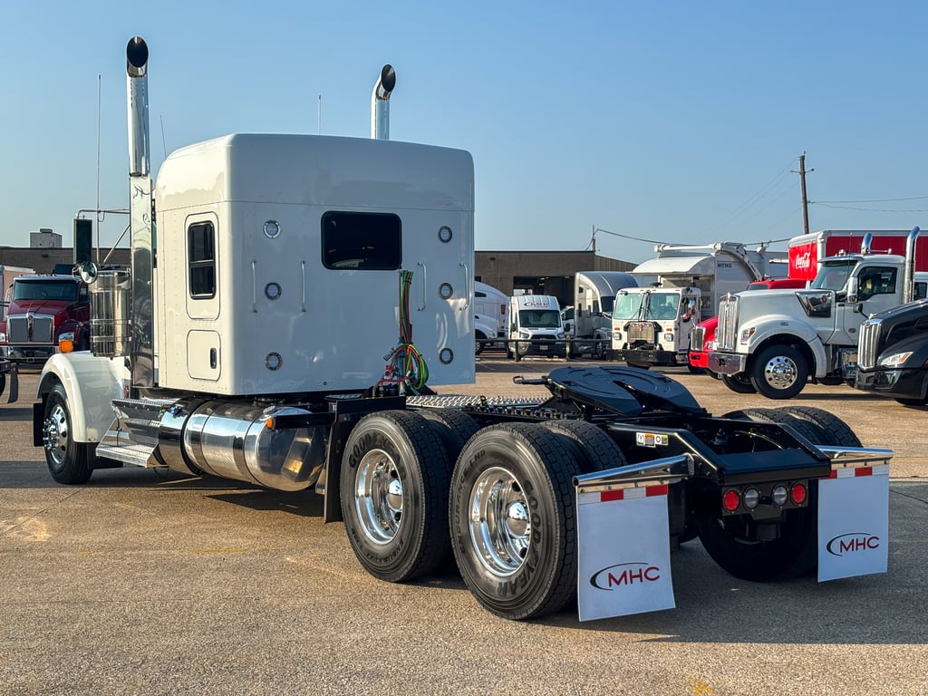 2027 Kenworth W900 in Dallas, TX — photo 4