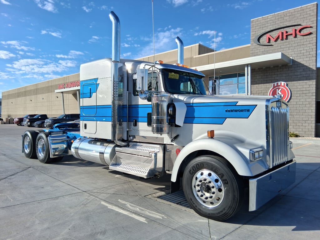 2027 Kenworth W900 in El Paso, TX — photo 8