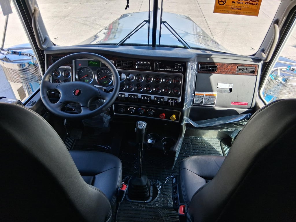 2027 Kenworth W900 in El Paso, TX — photo 3