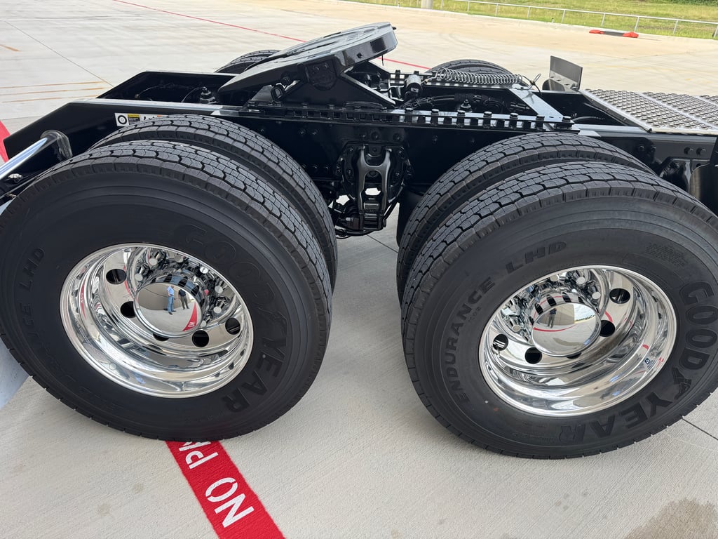 2027 Kenworth W900 in Sanger, TX — photo 4