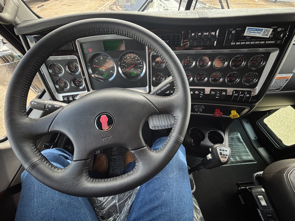 2027 Kenworth W900 in Dallas, TX — photo 7