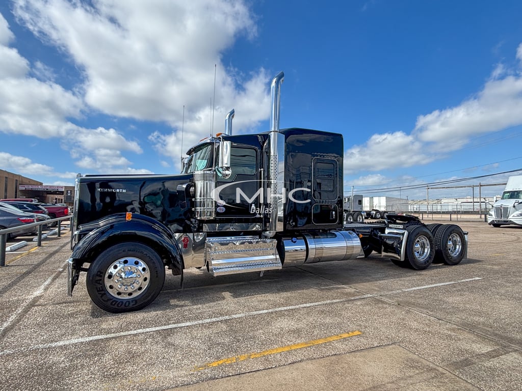 2027 Kenworth W900 in Dallas, TX — photo 2