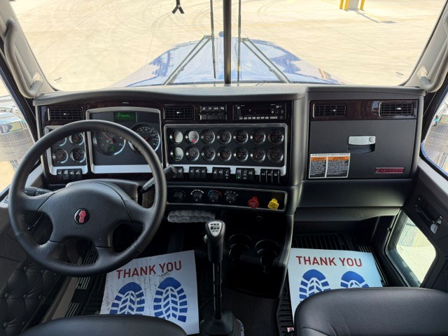2027 Kenworth W900 in Ankeny, IA — photo 3