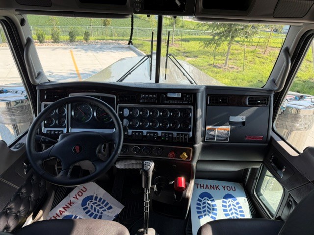 2027 Kenworth W900 in Ankeny, IA — photo 3