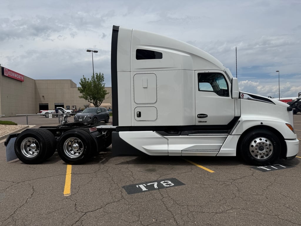 2023 Kenworth T680 in Denver, CO — photo 4