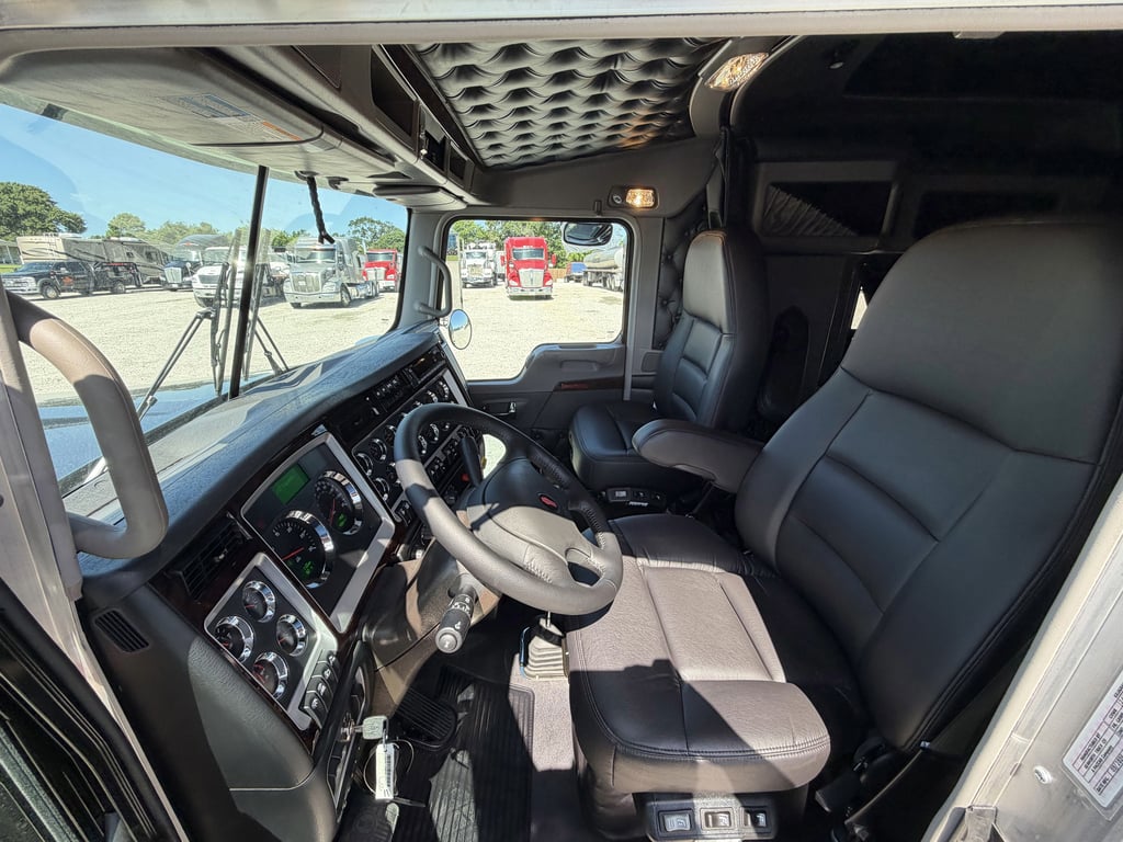 2027 Kenworth W900 in Tulsa, OK — photo 3
