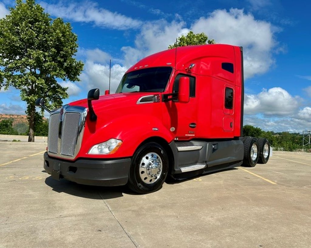 2022 Kenworth T680 in Springdale, AR — photo 2