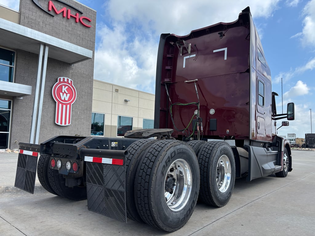 2023 Kenworth T680 in Omaha, NE — photo 8