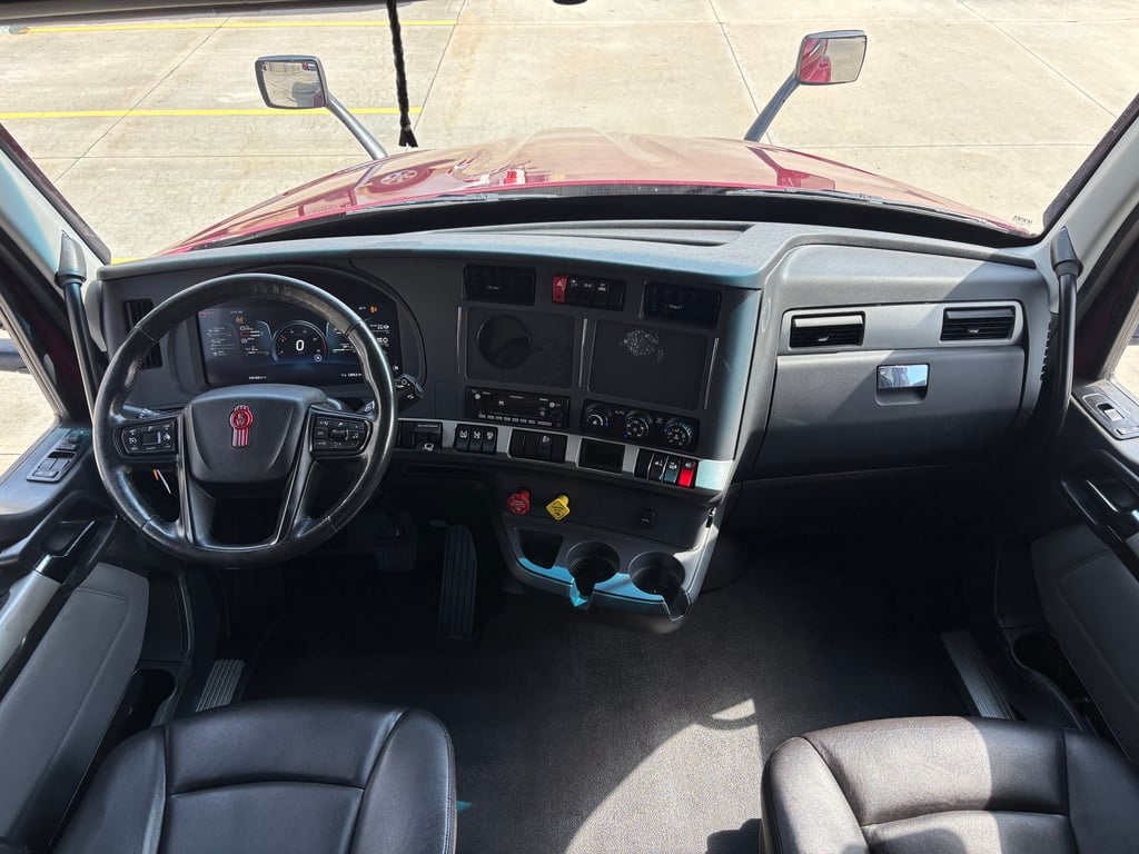 2023 Kenworth T680 in Omaha, NE — photo 3