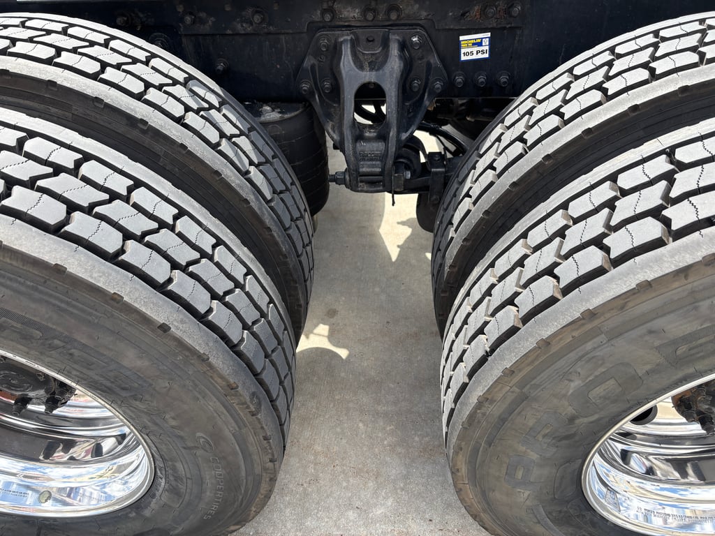 2023 Kenworth T680 in Omaha, NE — photo 4
