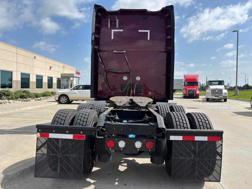 2023 Kenworth T680 in Omaha, NE — photo 5