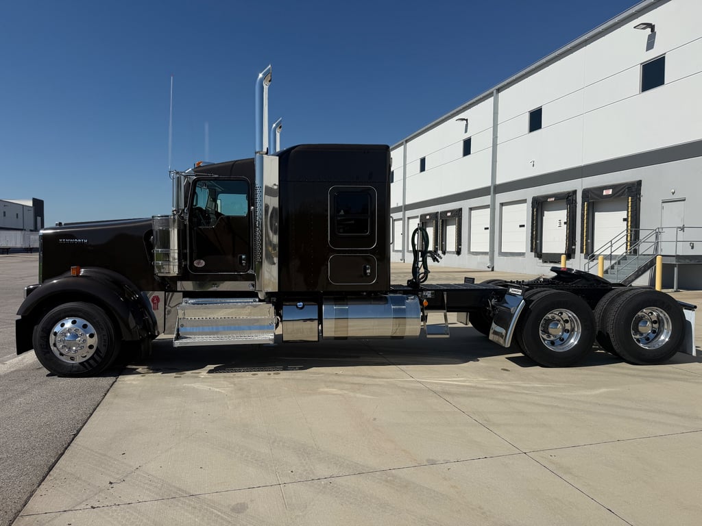 2027 Kenworth W900 in Kansas City, MO — photo 8