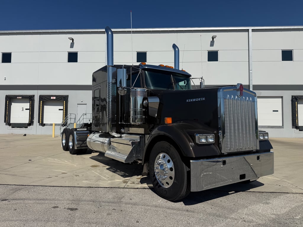 2027 Kenworth W900 in Kansas City, MO — photo 6