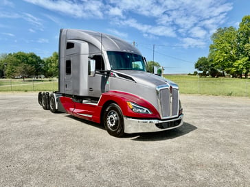 2025 Kenworth T680 in Greensboro, NC — photo 3