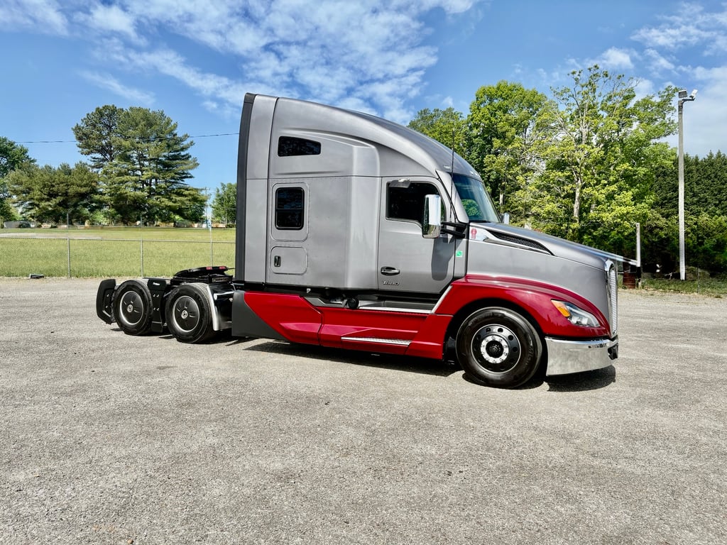 2025 Kenworth T680 in Greensboro, NC — photo 2
