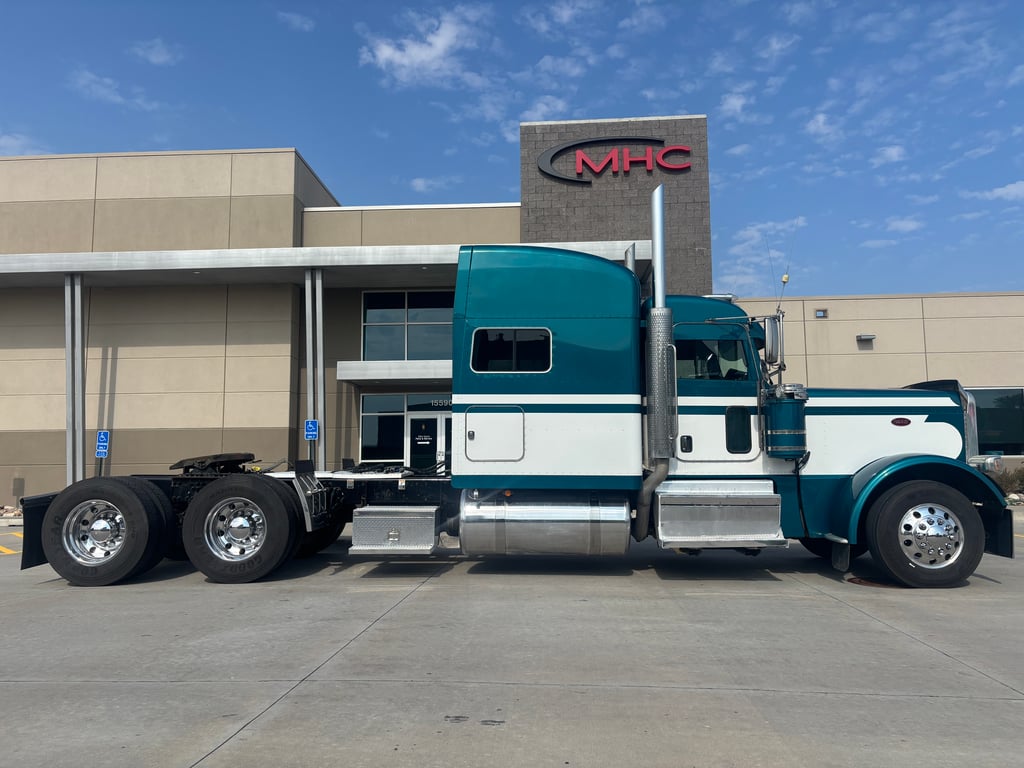 2022 Peterbilt 389 in Omaha, NE — photo 7