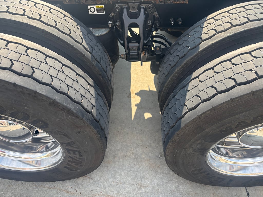 2022 Peterbilt 389 in Omaha, NE — photo 4
