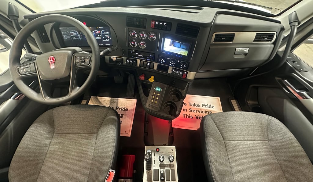 2027 Kenworth T880 in Nashville, TN — photo 2