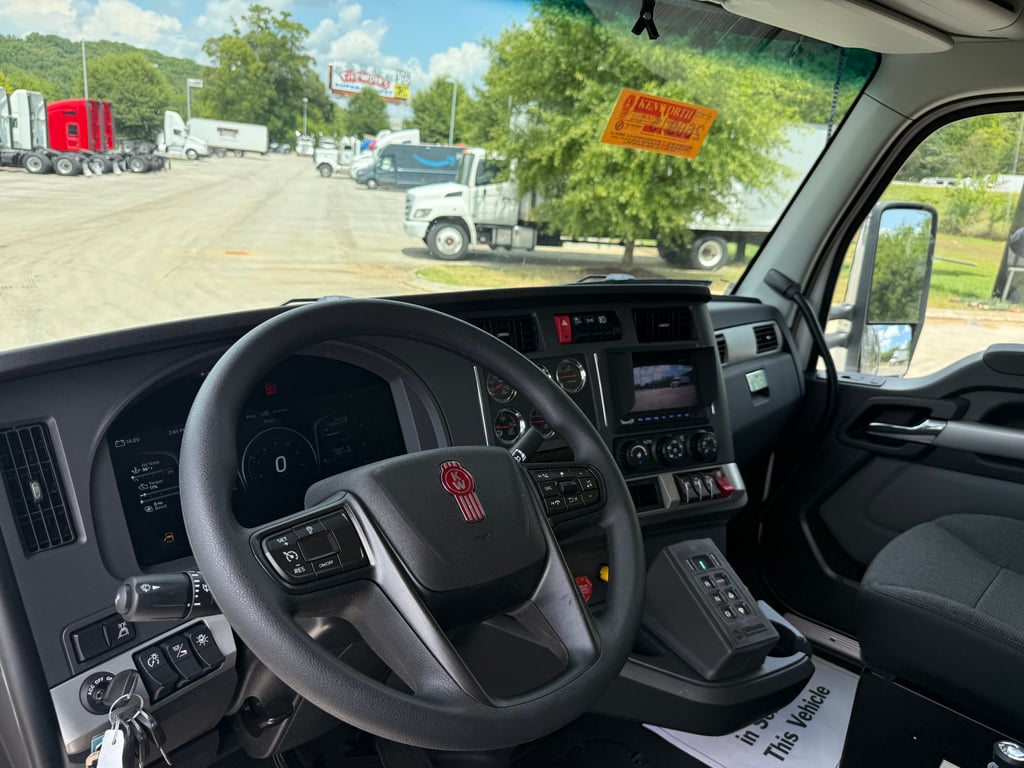2027 Kenworth T880 in Chattanooga, TN — photo 3
