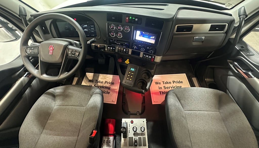 2027 Kenworth T880 in Chattanooga, TN — photo 3