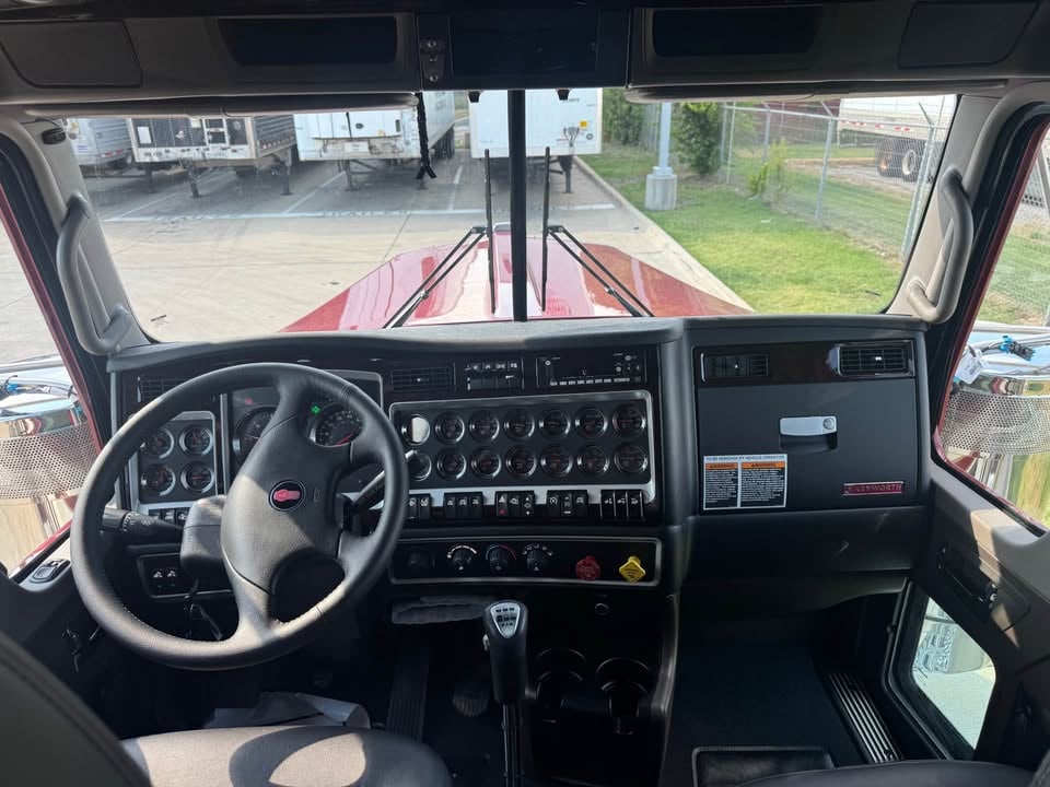 2027 Kenworth W900 in Dallas, TX — photo 3
