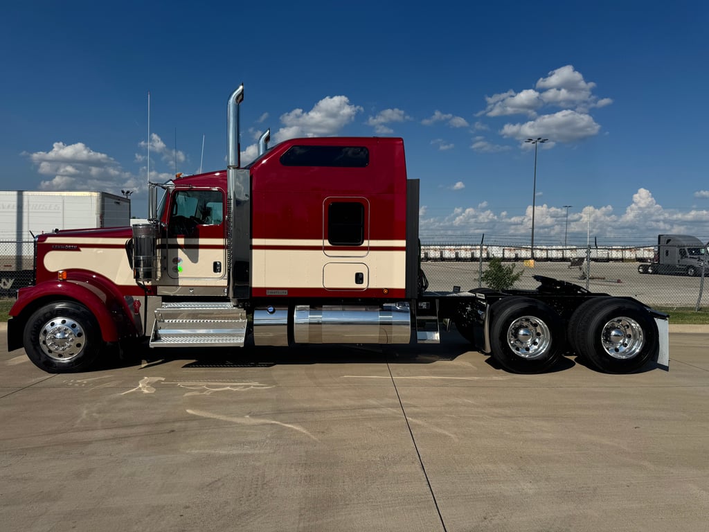 2027 Kenworth W900 in Dallas, TX — photo 6