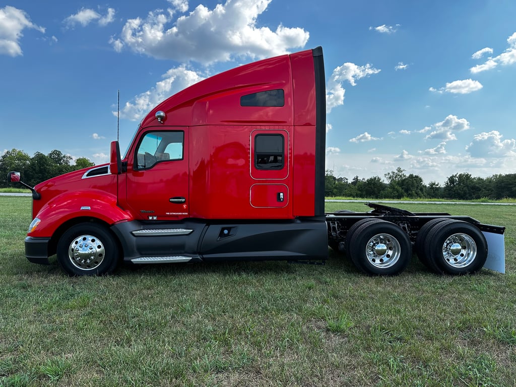 2022 Kenworth T680 in Joplin, MO — photo 5