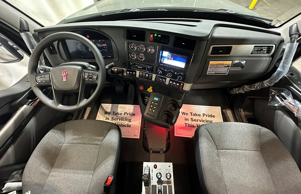 2027 Kenworth T880 in Durham, NC — photo 3