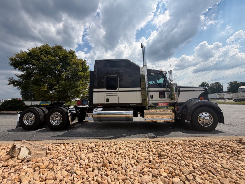2027 Kenworth W900 in Mableton, GA — photo 8