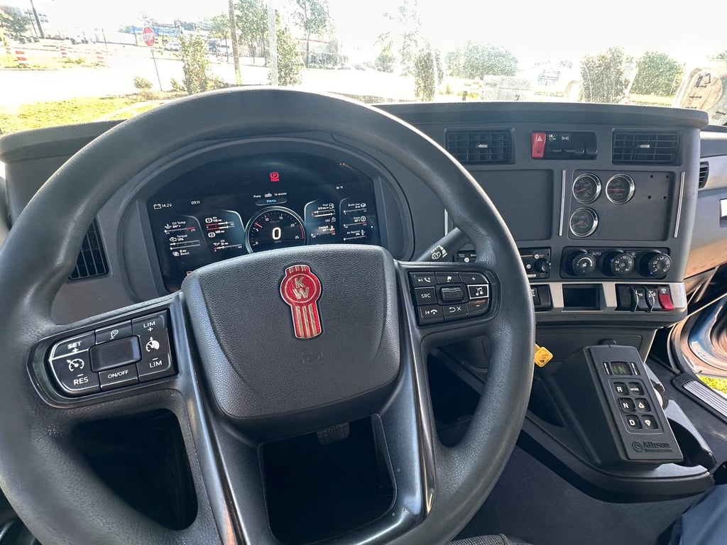 2023 Kenworth T880 in Fort Mill, SC — photo 3