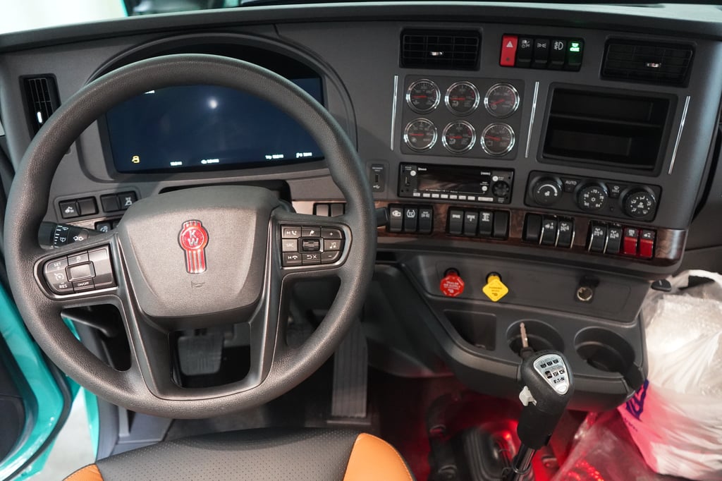 2027 Kenworth W990 in Joplin, MO — photo 2