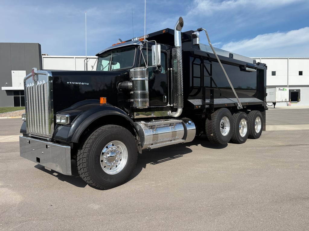 2027 Kenworth W900 in Kansas City, MO — photo 2
